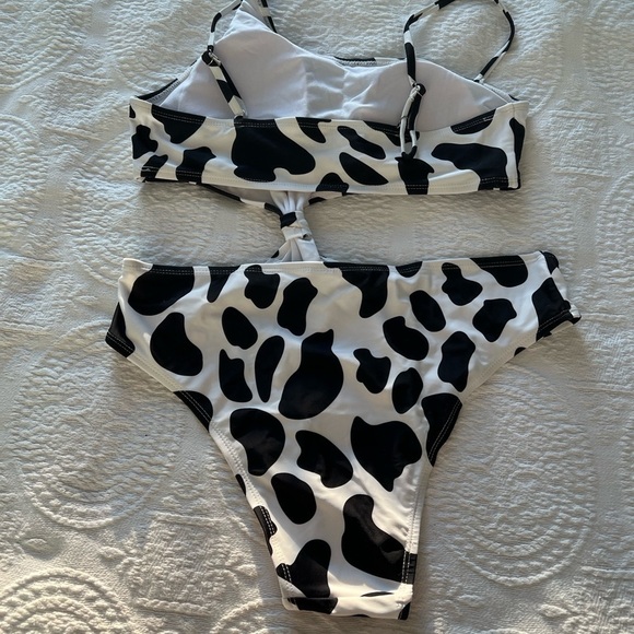 NWOT Black and white asymmetric swimsuit size L. - Picture 5 of 8